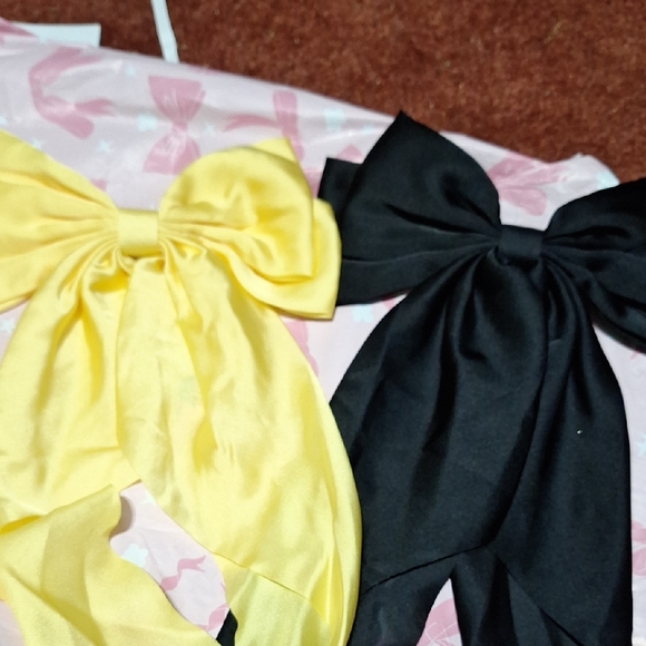Yellow and Black Hair Bows - Picture 1 of 4